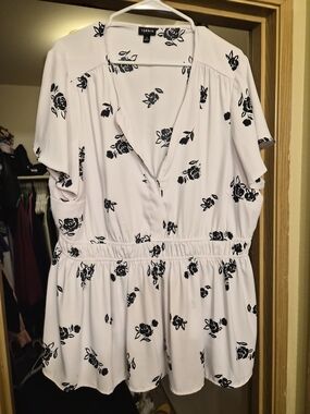 Torrid White Floral Peplum Top